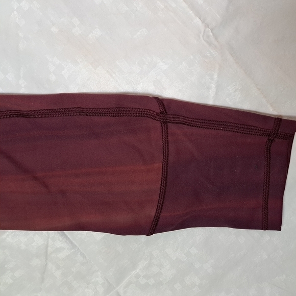 Lululemon In Movement Tight 25" *Everlux Linear Spray Dye White Garnet - Picture 5 of 10